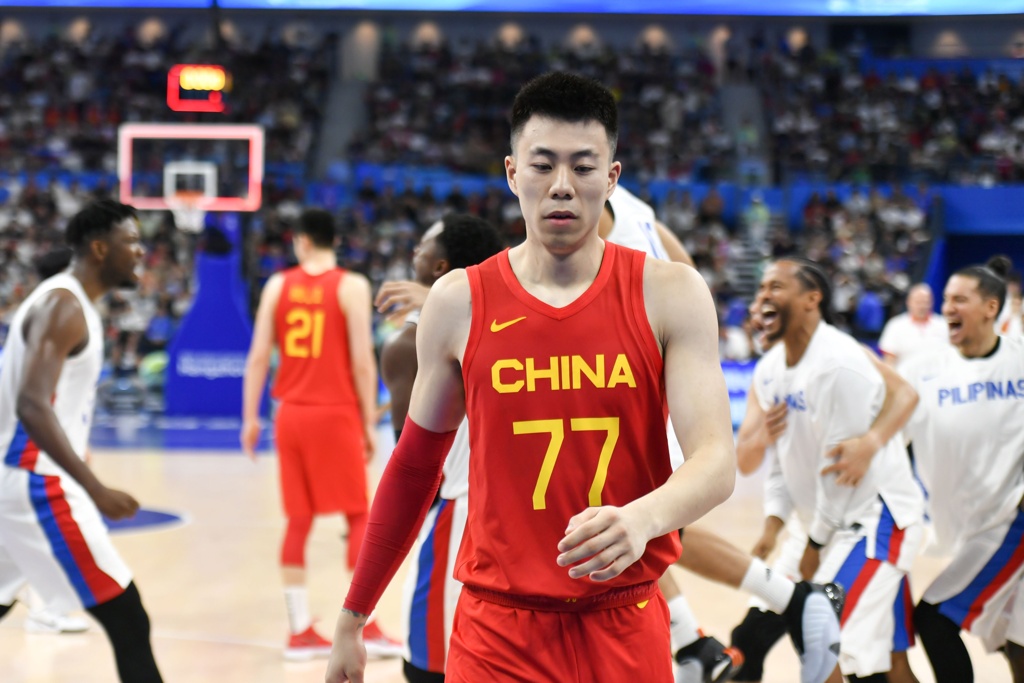 媒体人：胡明轩失绝杀全队安慰 张镇麟则被队友录节目公开提意见